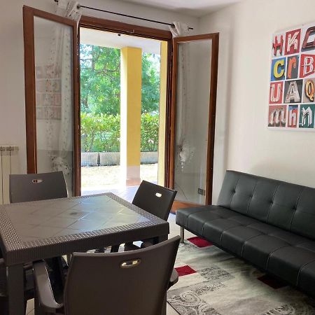 Appartamento Il Faro Con Giardino In Residence Con Piscina 데센자노델가르다 외부 사진