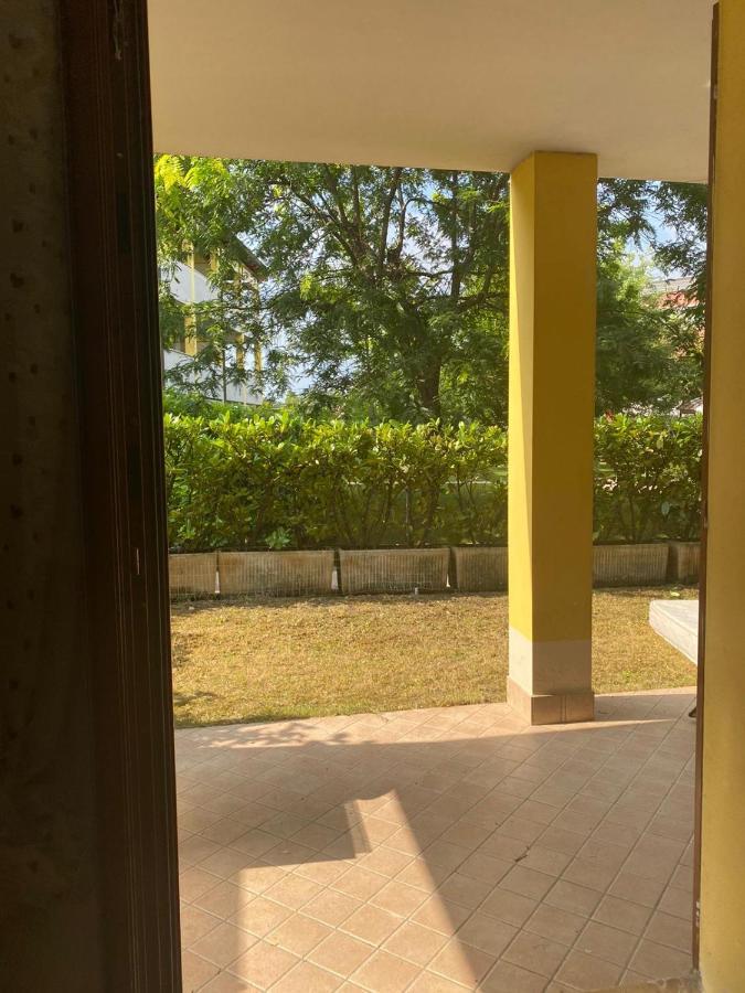 Appartamento Il Faro Con Giardino In Residence Con Piscina 데센자노델가르다 외부 사진