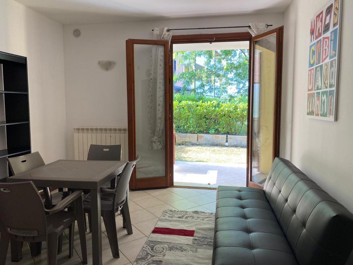 Appartamento Il Faro Con Giardino In Residence Con Piscina 데센자노델가르다 외부 사진