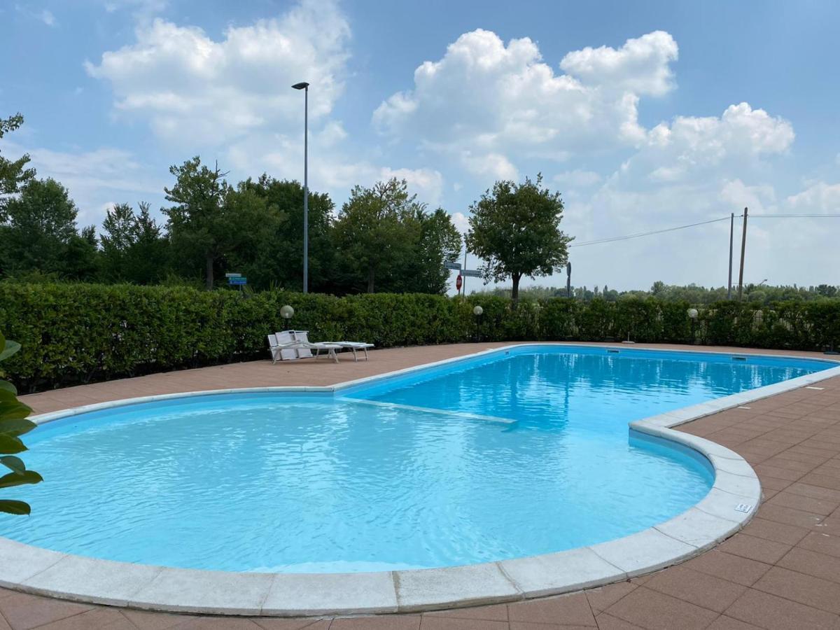 Appartamento Il Faro Con Giardino In Residence Con Piscina 데센자노델가르다 외부 사진