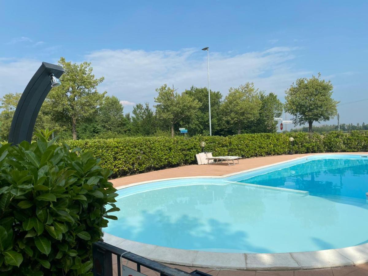 Appartamento Il Faro Con Giardino In Residence Con Piscina 데센자노델가르다 외부 사진