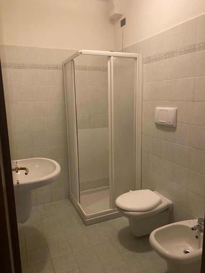 Appartamento Il Faro Con Giardino In Residence Con Piscina 데센자노델가르다 외부 사진
